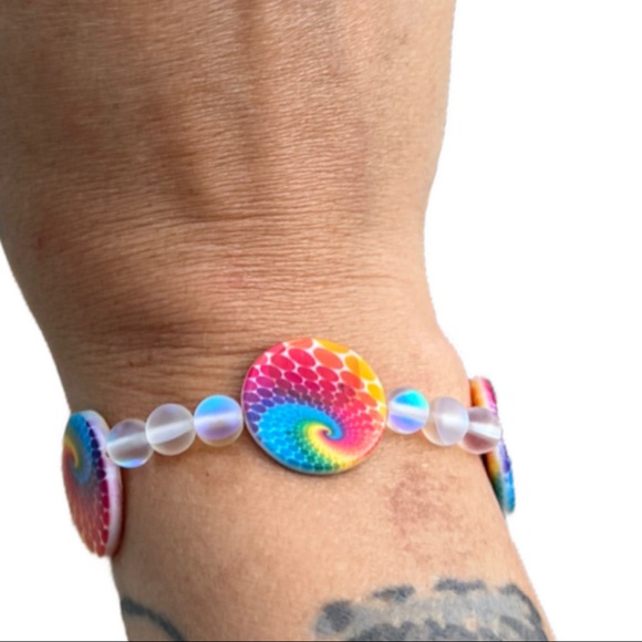 Be Breezy , Shell & Moonstone Glass Beaded Bracelet